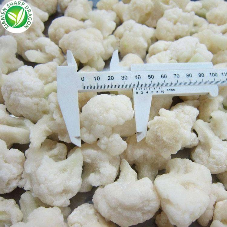 冷凍カリフラワーを切る cut frozen cauliflower